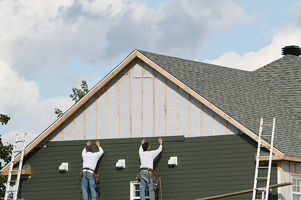 Professional Siding technician working in Kendall Park, NJ